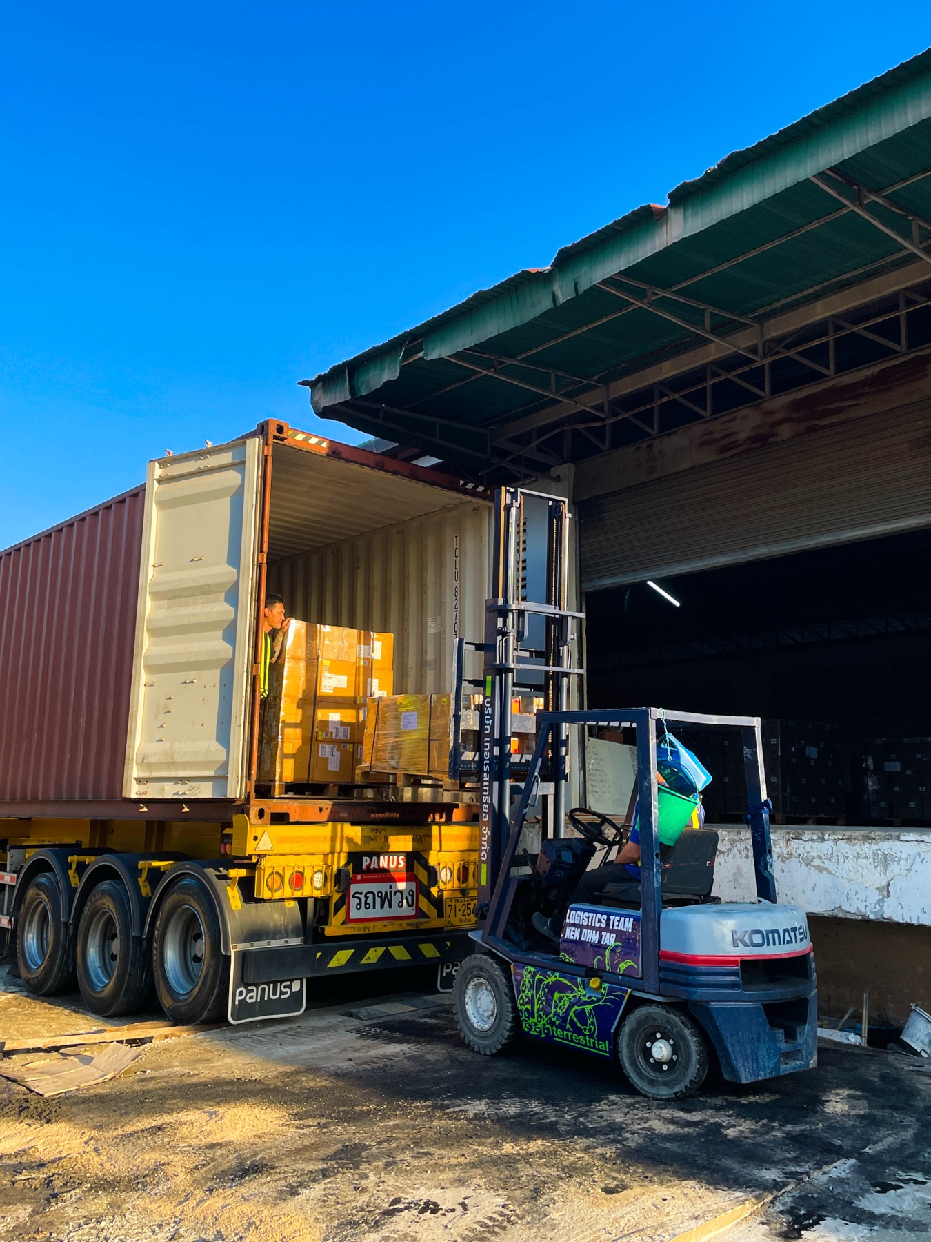 Погрузка и отгрузка партии на складе